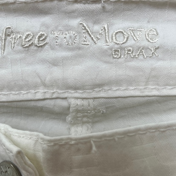 BRAX Free to Move Shakira Sharp White Slim Jeans Ankle Length Textured Fabric - Picture 3 of 16